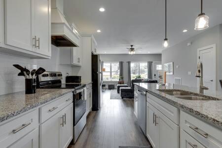 New Build 5 Min To Broadway Sleeps 10 Villa Nashville Eksteriør billede