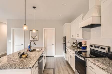 New Build 5 Min To Broadway Sleeps 10 Villa Nashville Eksteriør billede